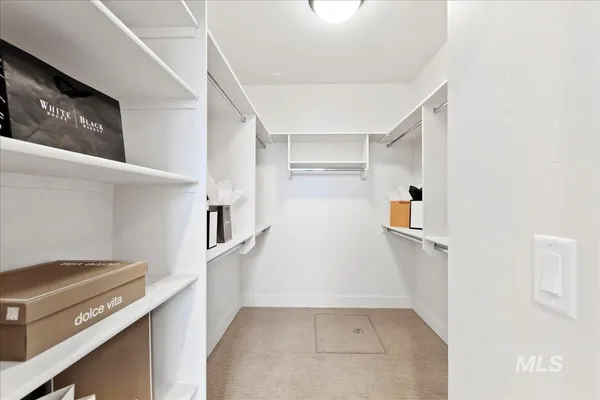 $674,900 | 7058 North Canter Trl Avenue, Meridian, ID 83646