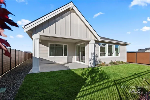 $674,900 | 7058 North Canter Trl Avenue, Meridian, ID 83646