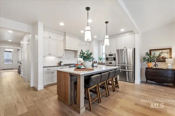 $674,900 | 7058 North Canter Trl Avenue, Meridian, ID 83646