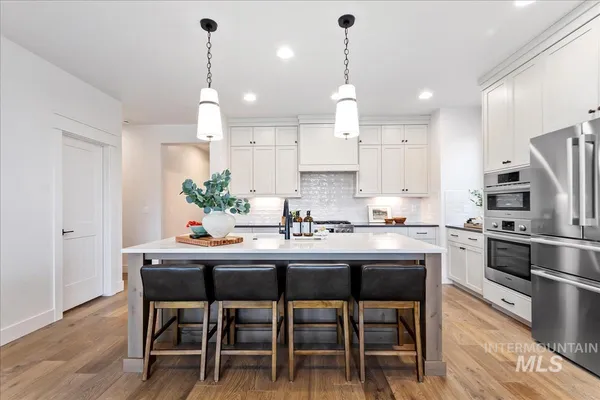 $674,900 | 7058 North Canter Trl Avenue, Meridian, ID 83646