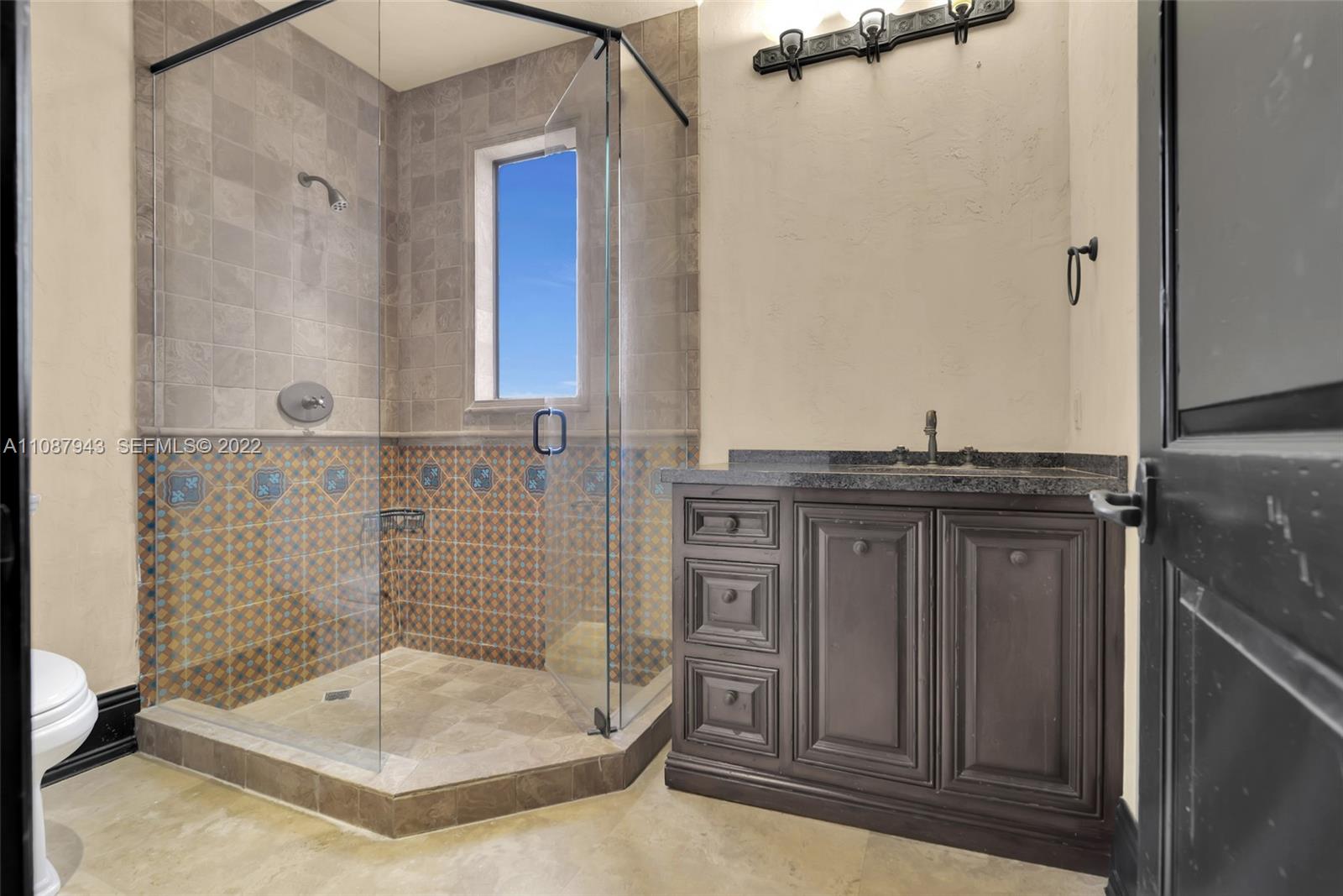 17828 Scarsdale Way Boca Raton, FL 33496 - Photo 85 of 100 a bathroom with a tub sink and mirror