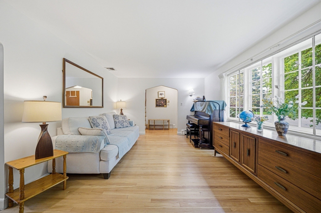 8 Brown Road Lexington, MA 02420 - Photo 5 of 26 Gallery Image 5
