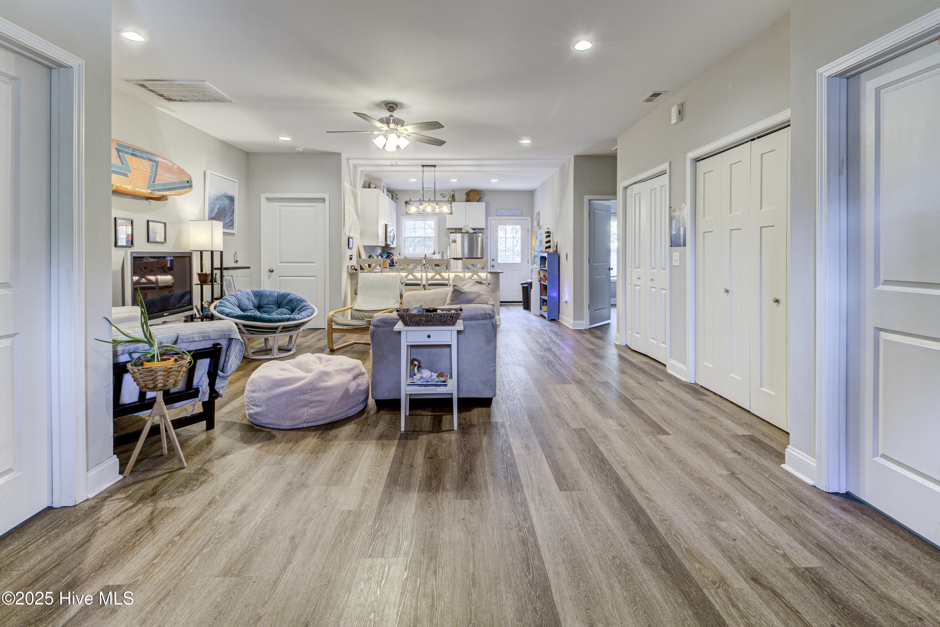 235 Oakcrest Drive Wilmington, NC 28403 - Photo 4 of 28 IMG_9831_2_3_4_5