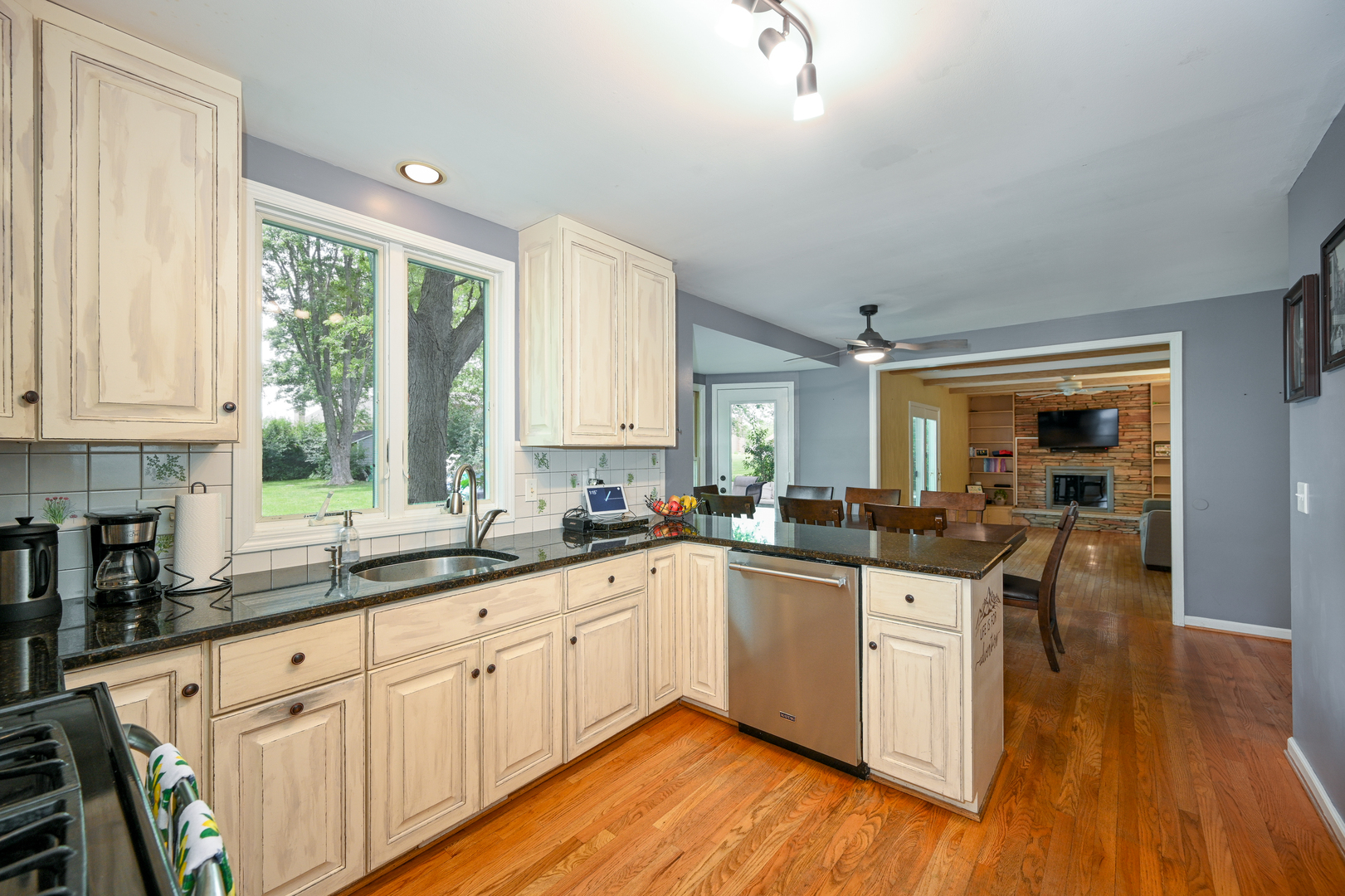 3N130 Ridgeview Street West Chicago, IL 60185 - Photo 7 of 35 Gallery Image 7