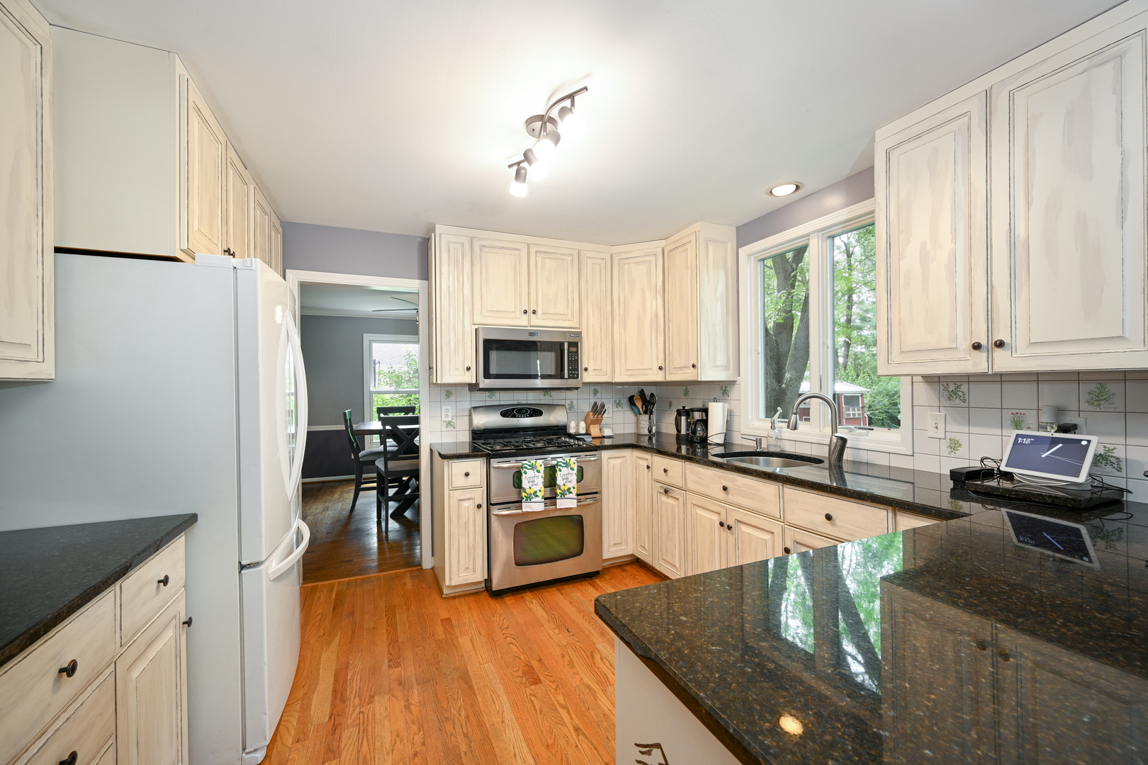 3N130 Ridgeview Street West Chicago, IL 60185 - Photo 8 of 35 Gallery Image 8