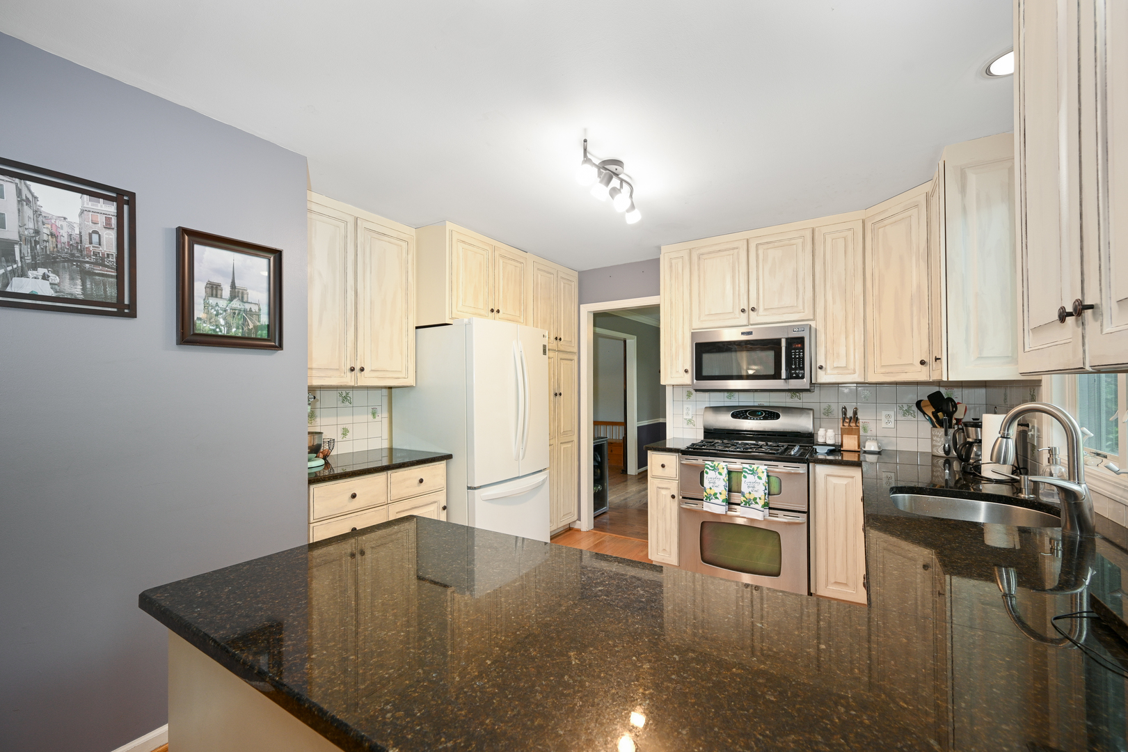 3N130 Ridgeview Street West Chicago, IL 60185 - Photo 9 of 35 Gallery Image 9