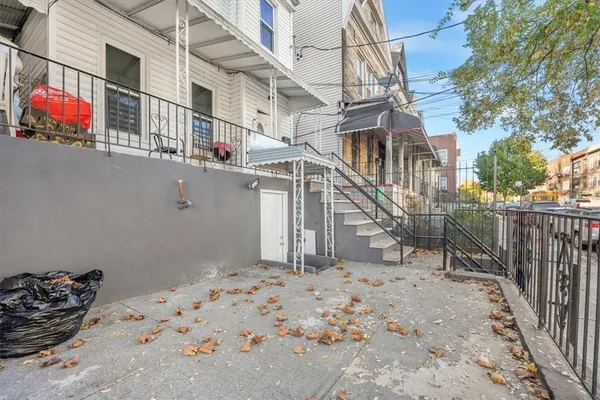 $799,900 | Undisclosed Address | Concourse