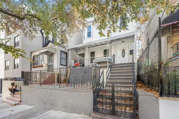 $799,900 | Undisclosed Address | Concourse