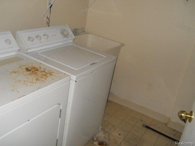 23504 Lahser Road Southfield, MI 48033 - Photo 6 of 6 LAUNDRY