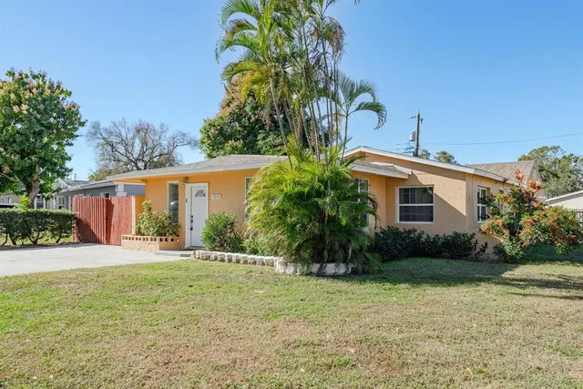 $2,395 | 13698 120th Street North, Largo, FL 33778