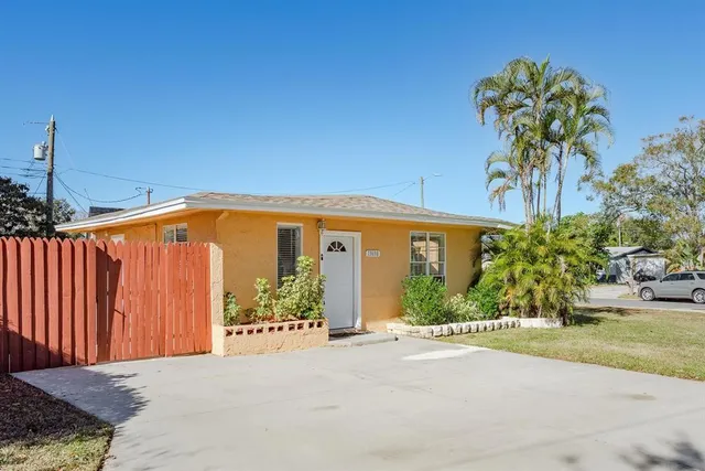 $2,395 | 13698 120th Street North, Largo, FL 33778