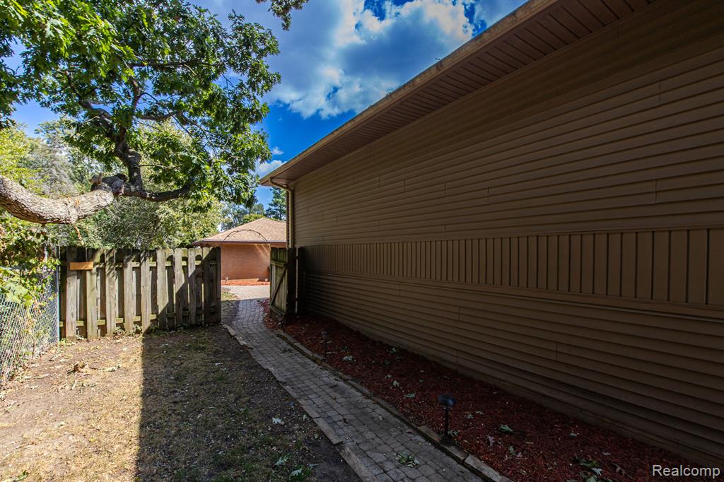 73 Nevada Avenue Rochester Hills, MI 48309 - Photo 50 of 54