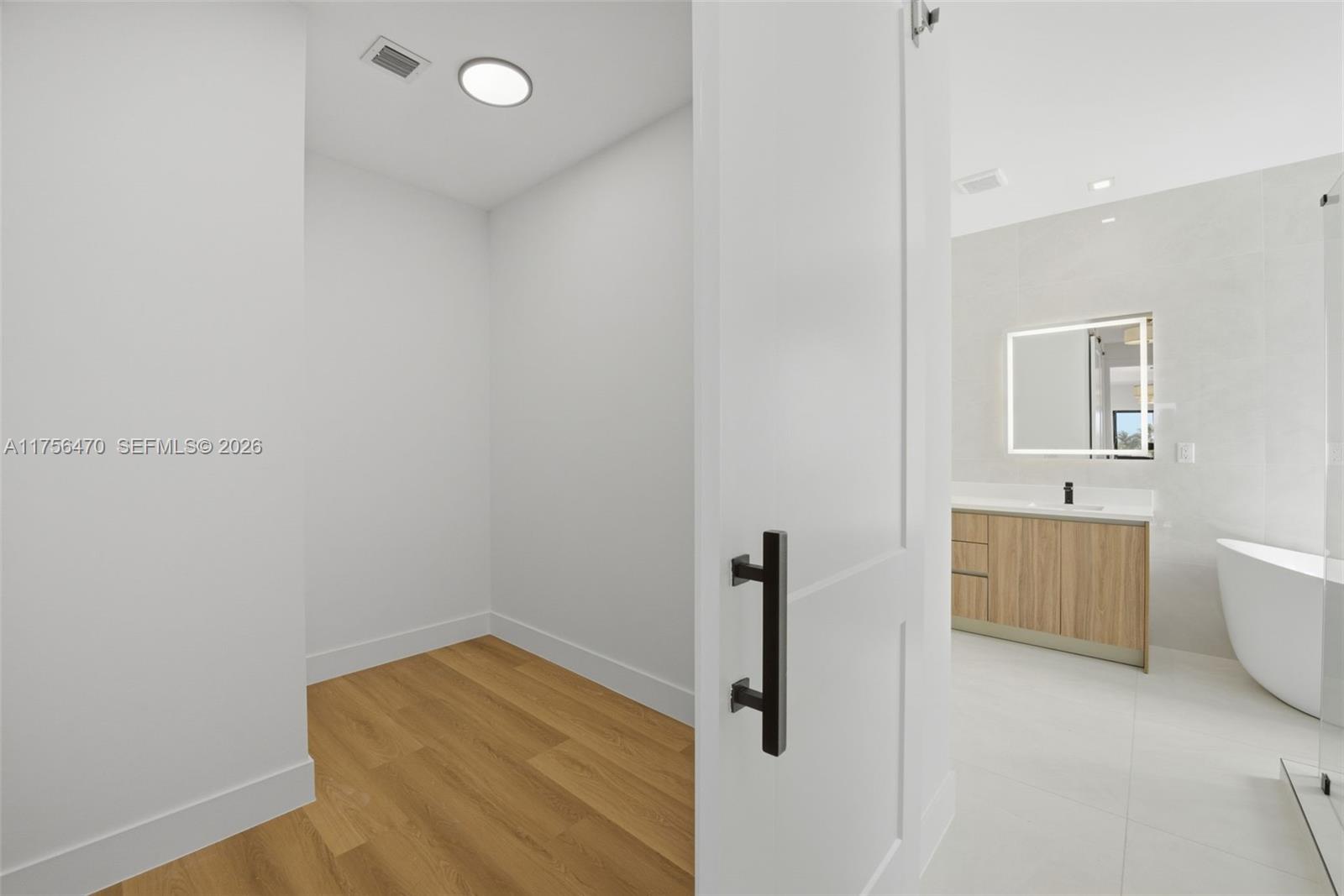 2725 Southwest 65th Avenue Miami, FL 33155 - Photo 23 of 36 a view of an empty room