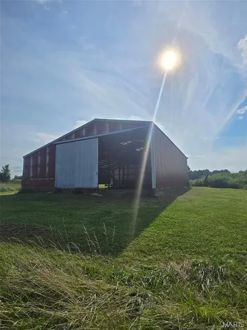 $1,068,000 | 28450 Hwy M, Middletown, MO 63359