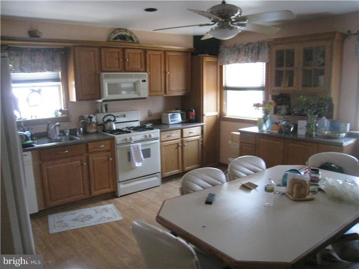 9964 Bridle Road Philadelphia, PA 19115 - Photo 9 of 20 Gallery Image 9