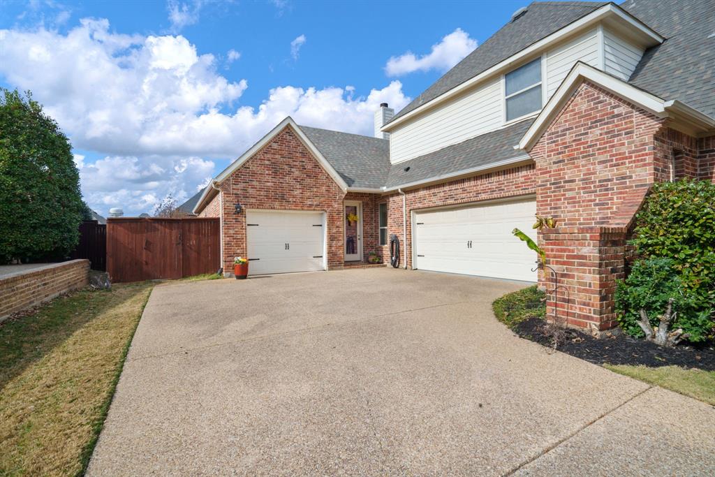 9144 Calvert Road Lantana, TX 76226 - Photo 4 of 40 a view of garage and yard