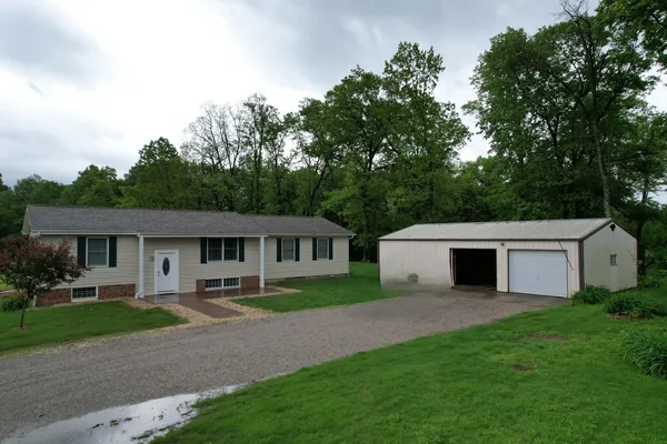 $248,000 | 22664 North Hails Lane, Texico, IL 62889