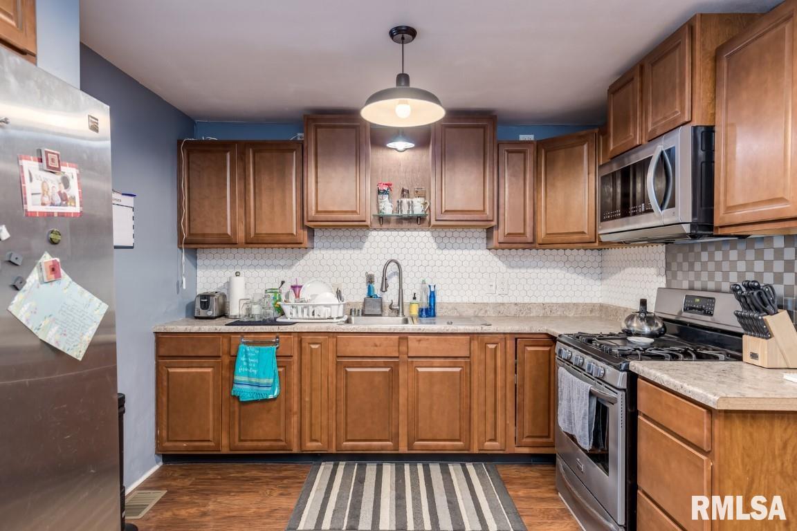 5307 North Hamilton Road Peoria, IL 61614 - Photo 11 of 26 Gallery Image 11