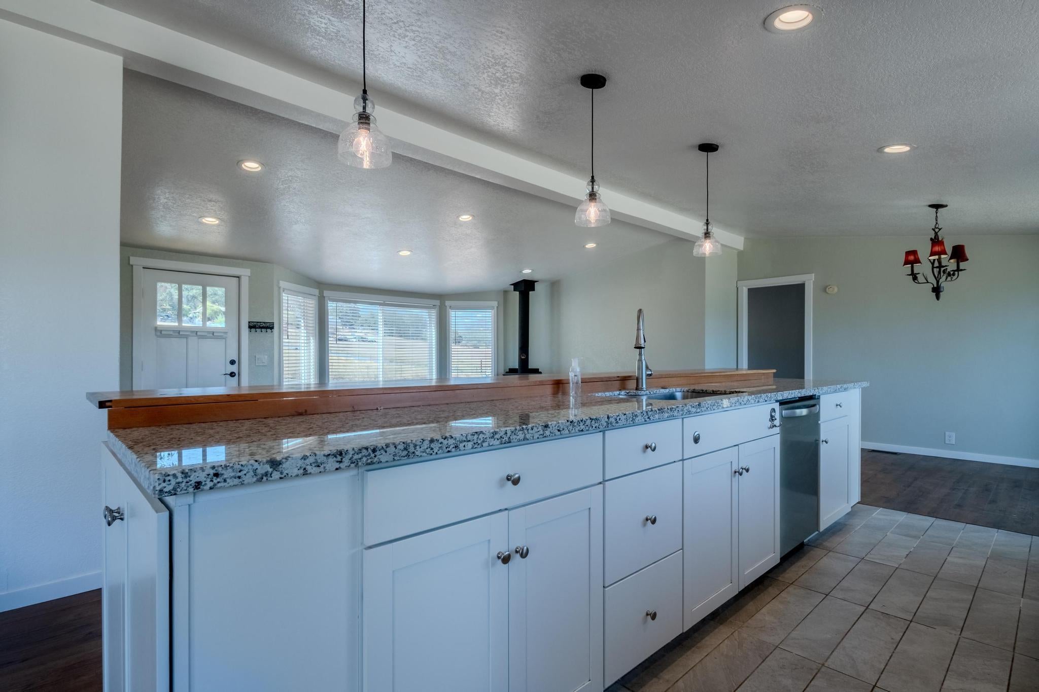 6527 Tolo Road Central Point, OR 97502 - Photo 12 of 34 01-17