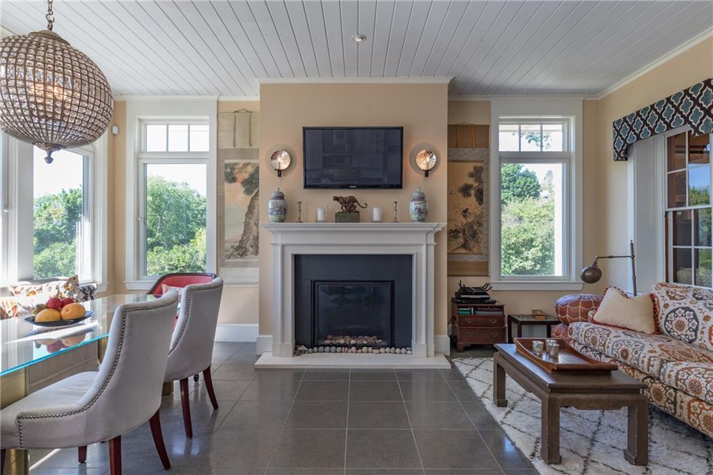 279 Foreside Road Falmouth, ME 04105 - Photo 9 of 38 Eat-in Sitting Room