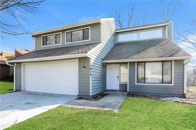 $2,285 | 1813 Northeast Gatewood Drive, Lee's Summit, MO 64086
