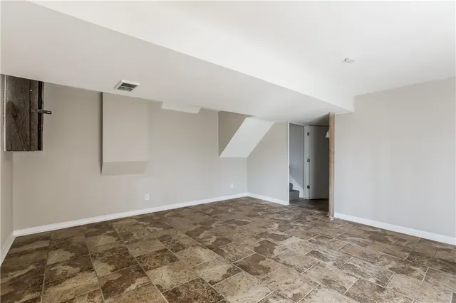 $2,285 | 1813 Northeast Gatewood Drive, Lee's Summit, MO 64086