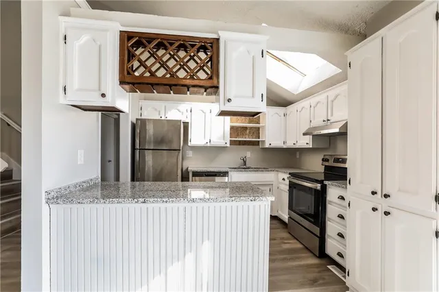 $2,285 | 1813 Northeast Gatewood Drive, Lee's Summit, MO 64086