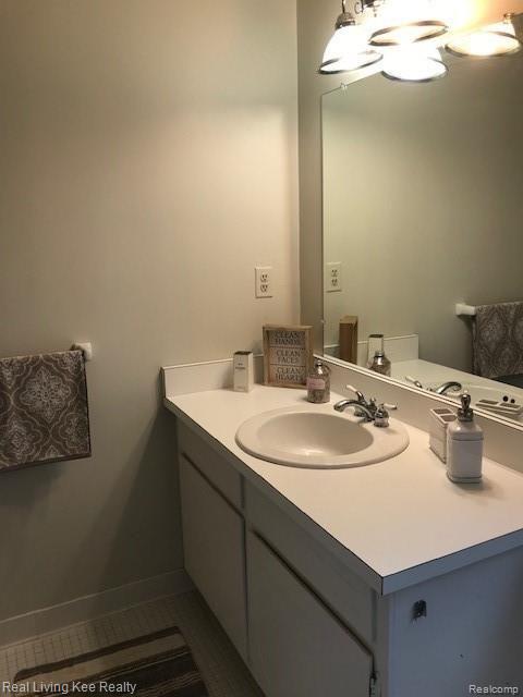 1403 Paddle Wheel Lane Rochester, MI 48306 - Photo 21 of 54 Upstairs full bath with tub and shower