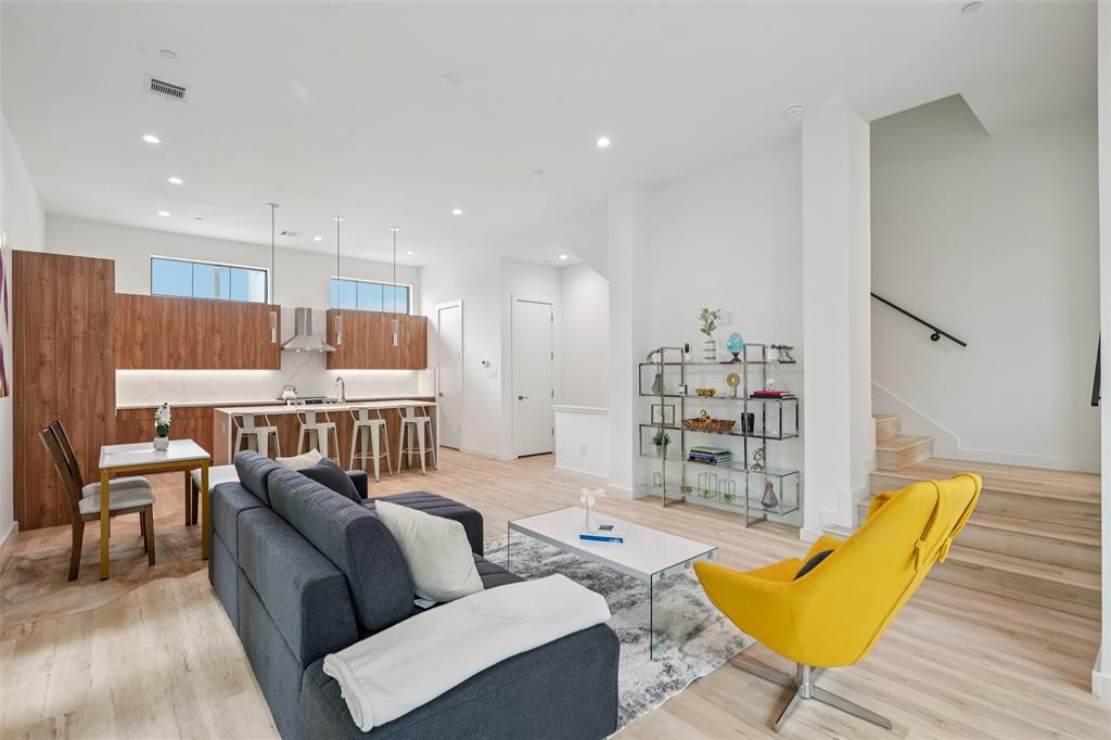 1775 Novela Way Dallas, TX 75215 - Photo 2 of 40