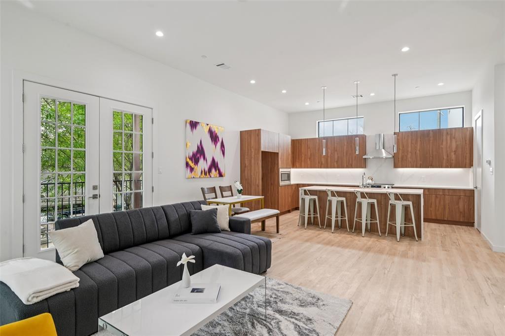 1775 Novela Way Dallas, TX 75215 - Photo 3 of 40