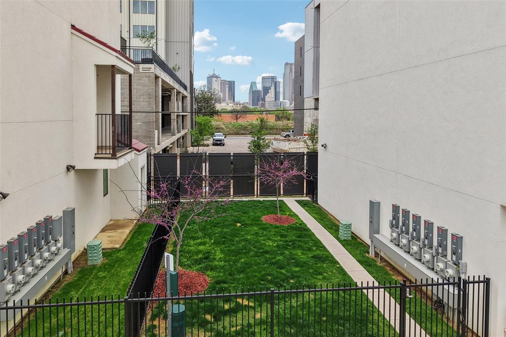 1775 Novela Way Dallas, TX 75215 - Photo 32 of 40