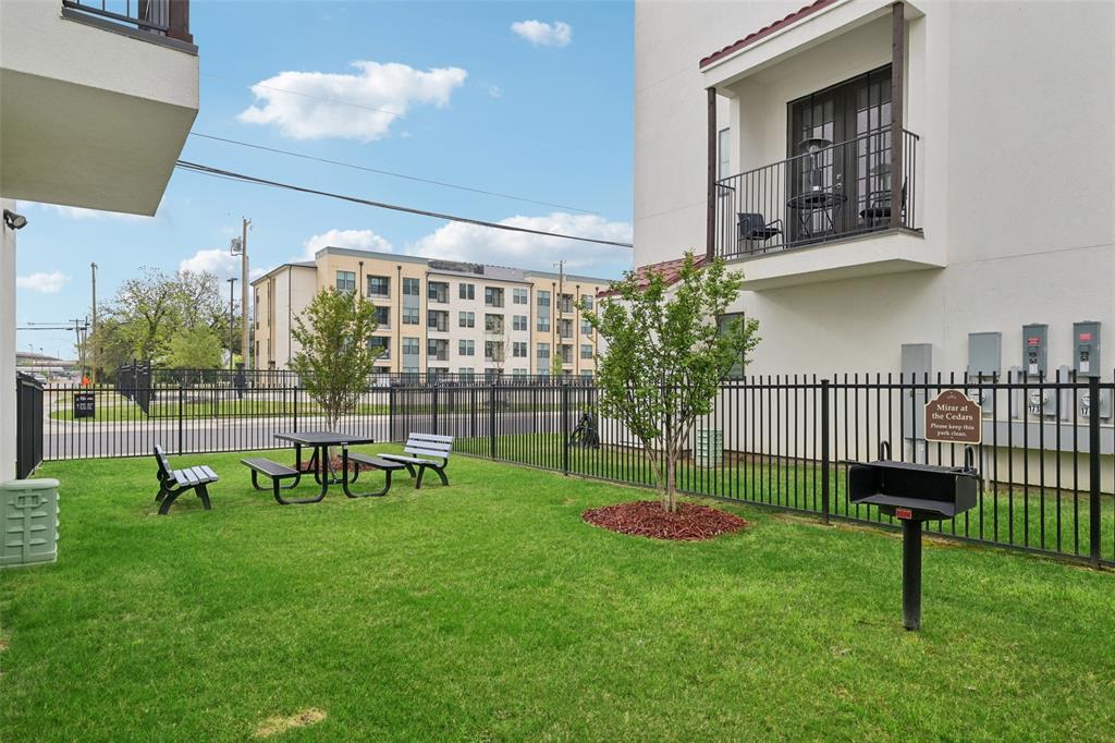 1775 Novela Way Dallas, TX 75215 - Photo 33 of 40