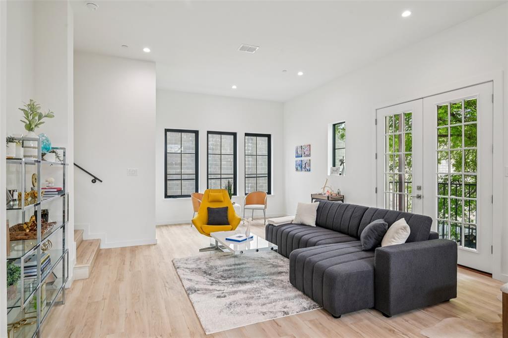 1775 Novela Way Dallas, TX 75215 - Photo 9 of 40