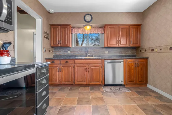 $234,000 | 117 Orchard Ridge Parkway, Hillsdale, MI 49242