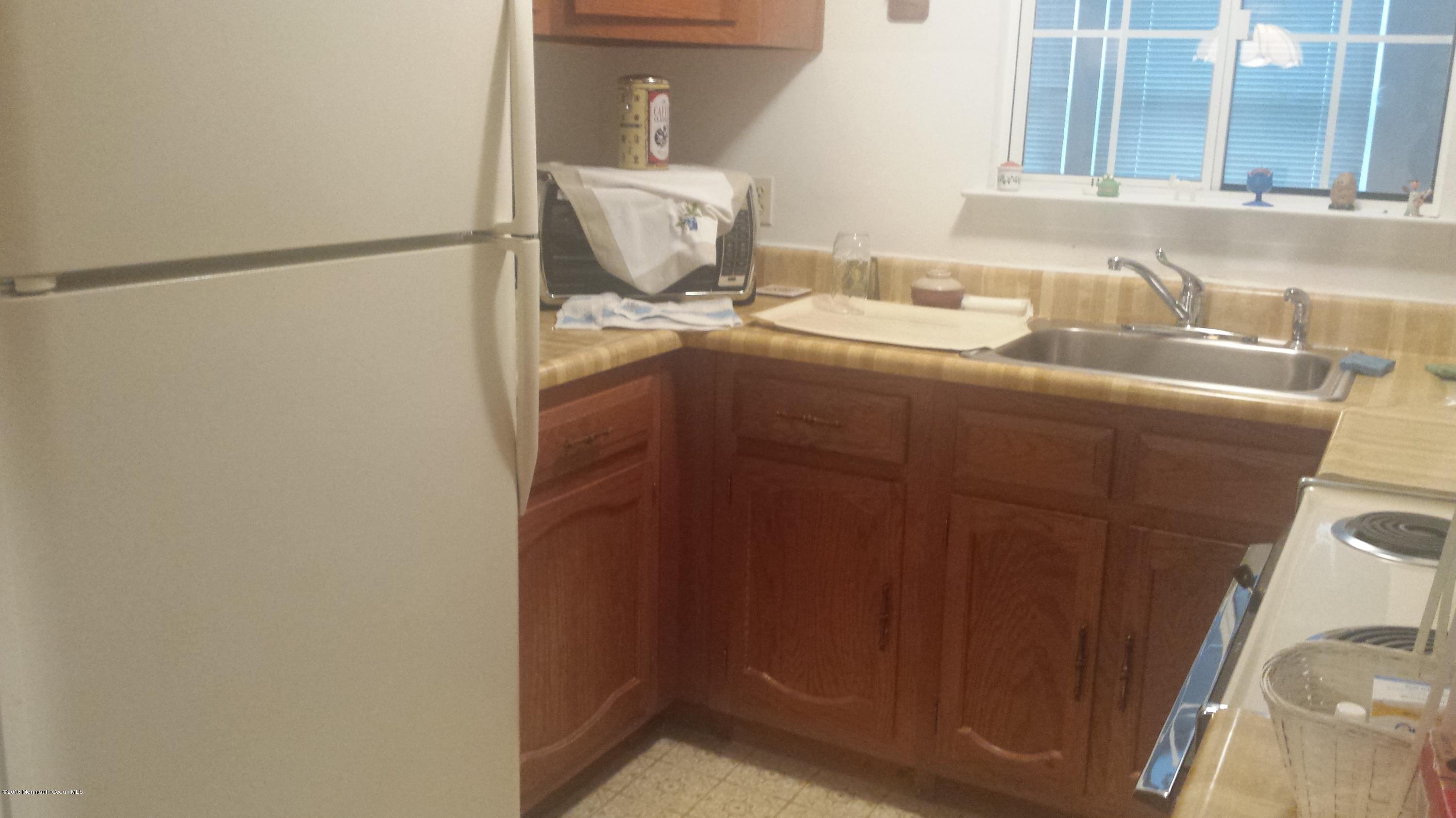 4 B Stonybrook Road Whiting, NJ 08759 - Photo 1 of 4 4B Stonybrook kitchen