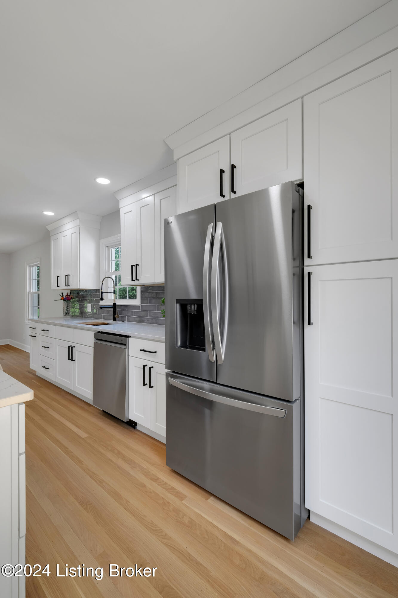 121 Ridgeway Avenue Louisville, KY 40207 - Photo 11 of 46 Top of the line LG appliances
