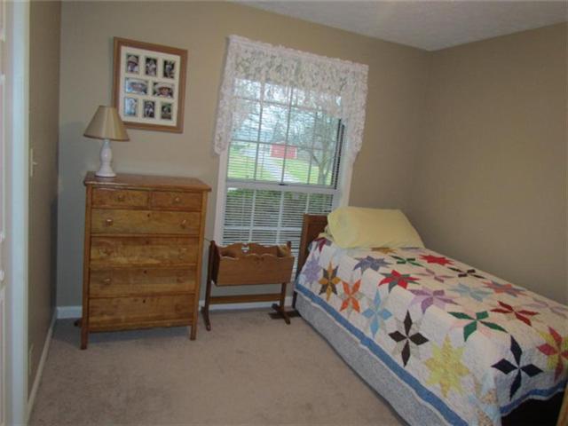 4016 New Chapel Road Springfield, TN 37172 - Photo 7 of 20 a bedroom with a bed and a window