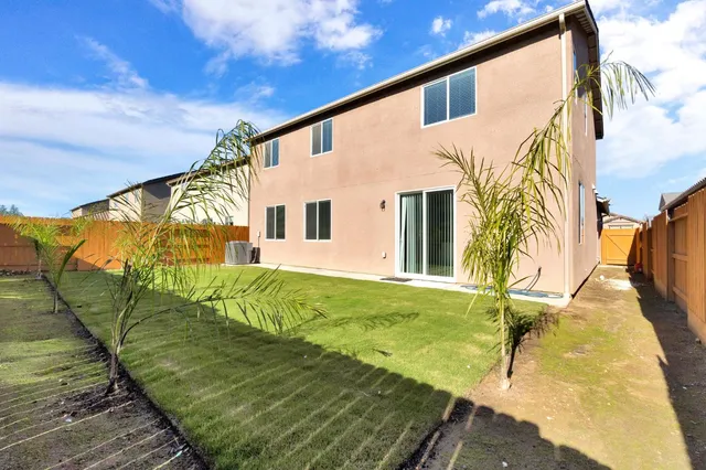 a view of a house with a backyard