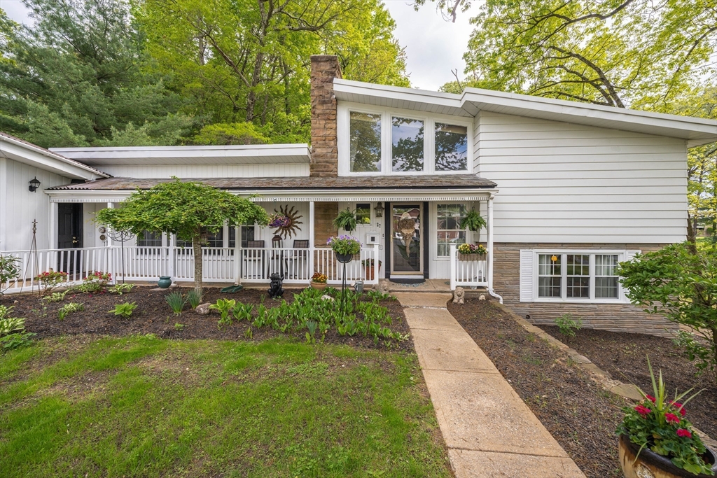 27 Overlook Drive Springfield, MA 01118 - Photo 1 of 26
