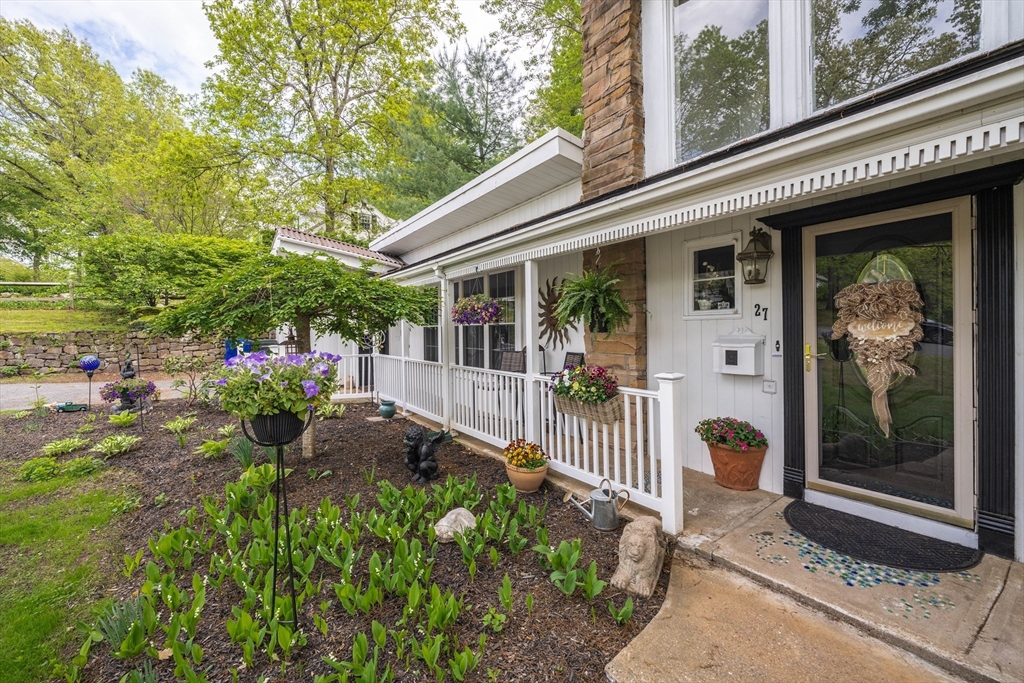 27 Overlook Drive Springfield, MA 01118 - Photo 3 of 26