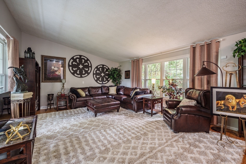 27 Overlook Drive Springfield, MA 01118 - Photo 7 of 26