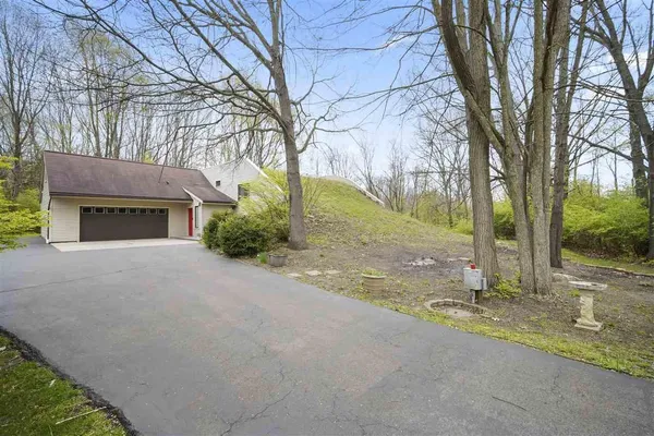 $329,900 | 4711 Draper Road, Jackson, MI 49203