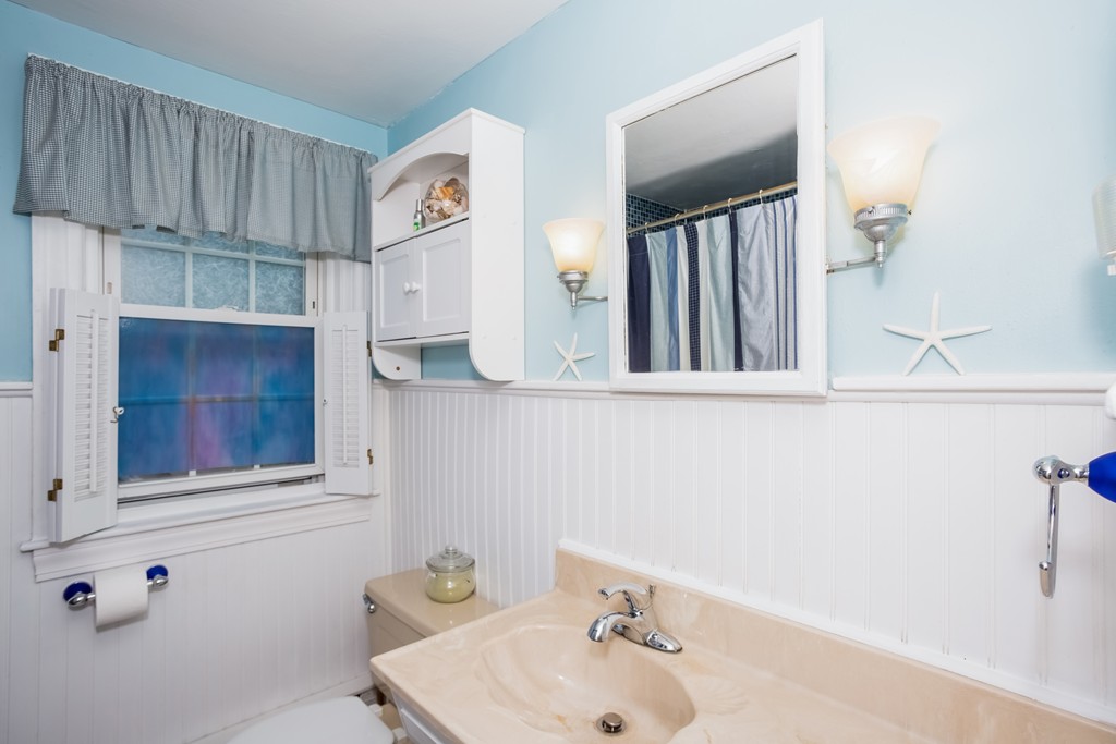 48 Ford Road Weymouth, MA 02190 - Photo 11 of 27 Gallery Image 11