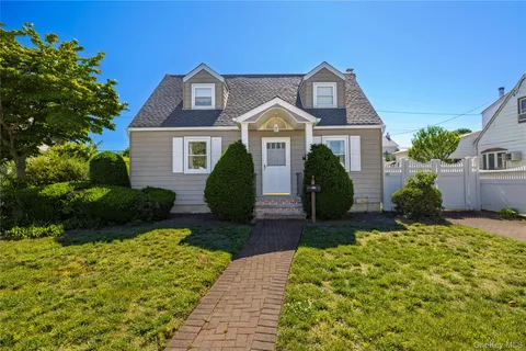 $649,000 | 175 Lee Avenue, Hicksville, NY 11801