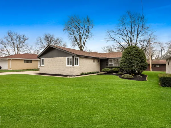 $495,000 | 1011 Maitland Drive, Lockport, IL 60441