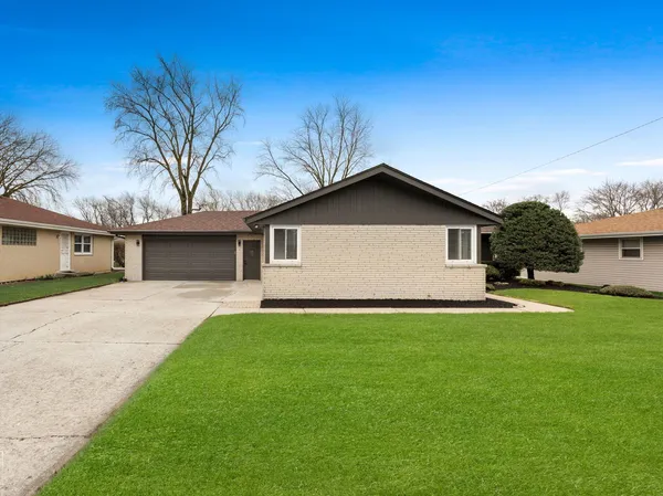 $495,000 | 1011 Maitland Drive, Lockport, IL 60441