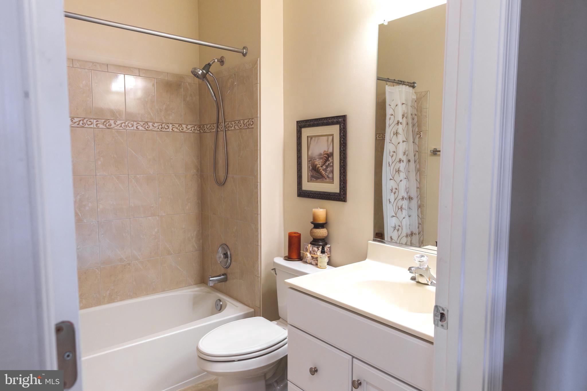 8600 Roaming Ridge Way, Unit 303 Odenton, MD 21113 - Photo 17 of 36 2nd bath