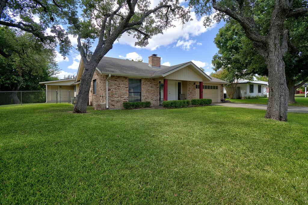 2017 Lime Creek Road Kerrville, TX 78028 - Photo 2 of 27 Gallery Image 2