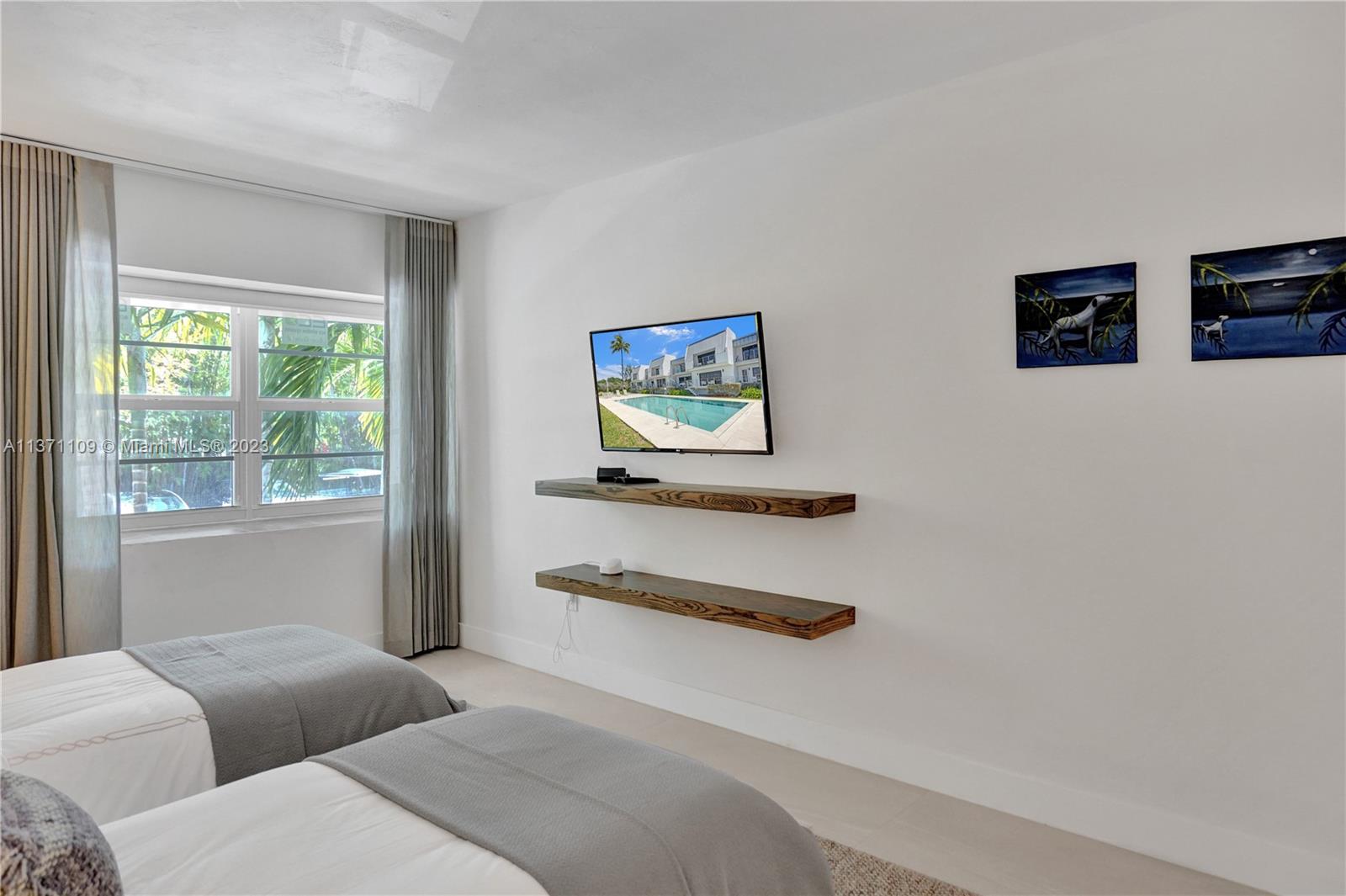 166 Harbor Drive, Unit 3C Key Biscayne, FL 33149 - Photo 27 of 78 a living room with furniture and a window