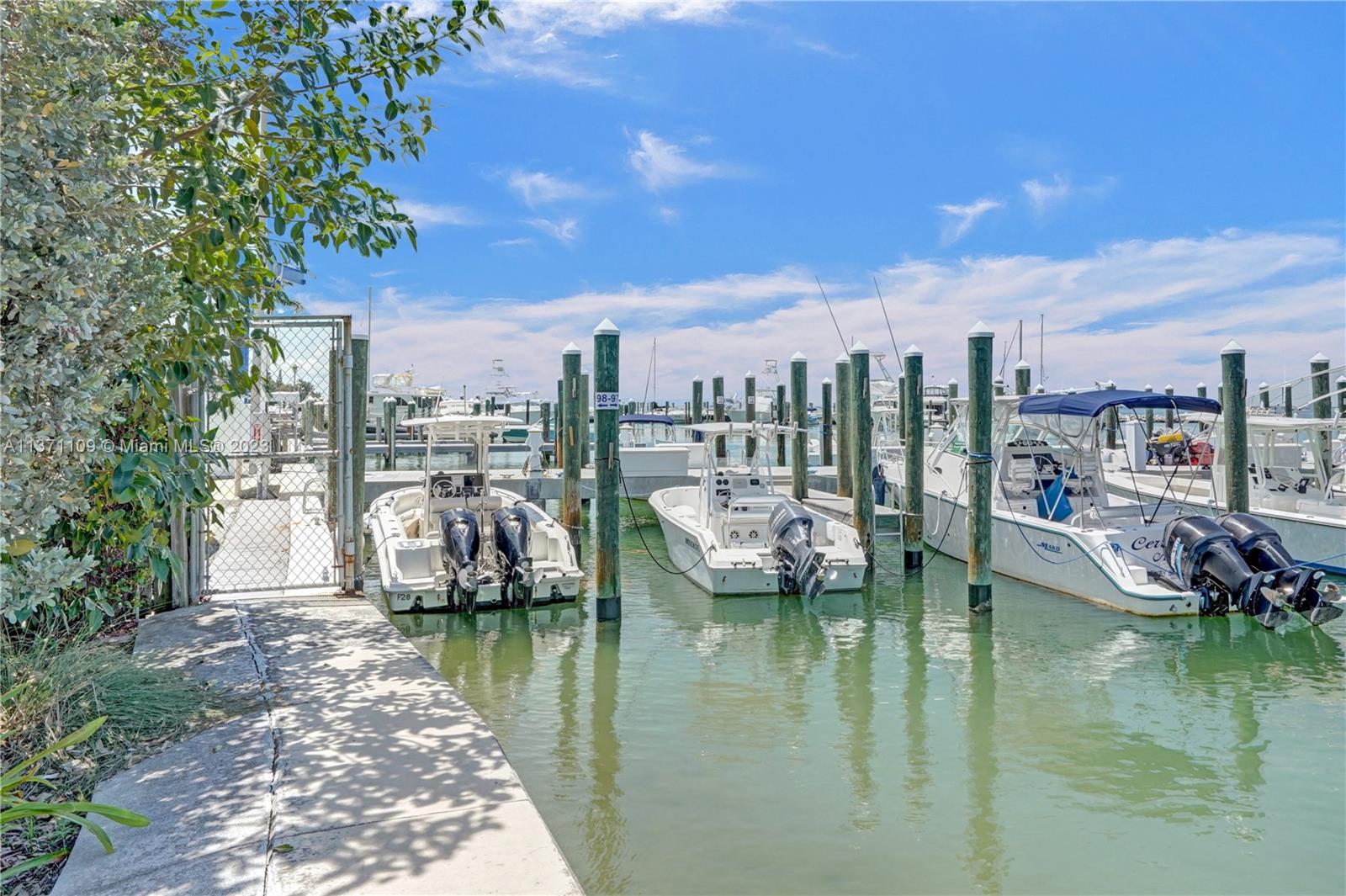 166 Harbor Drive, Unit 3C Key Biscayne, FL 33149 - Photo 43 of 78 a view of lake